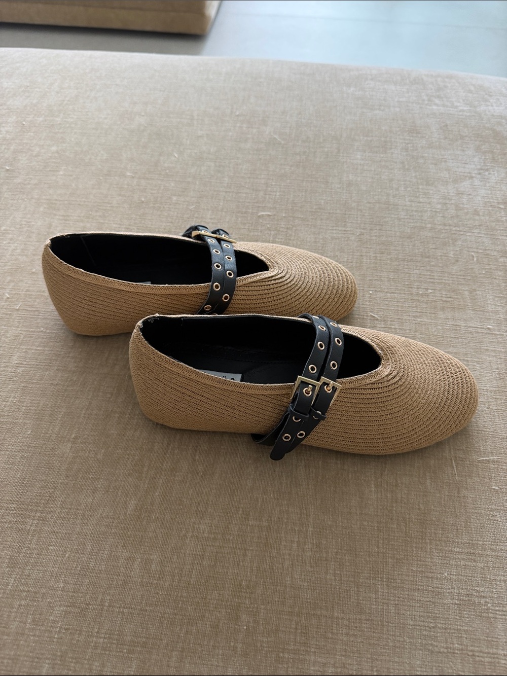 Alaia flats women shoes size 38 but run smaller. Authentic - Picture 11 of 12